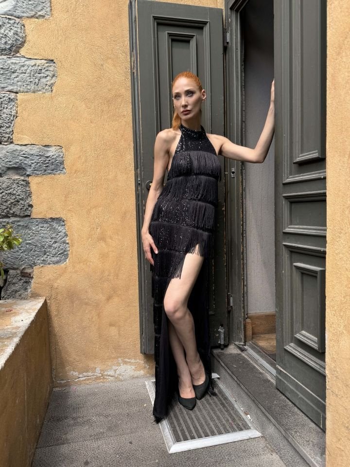 Abito da sera nero dal design speciale
