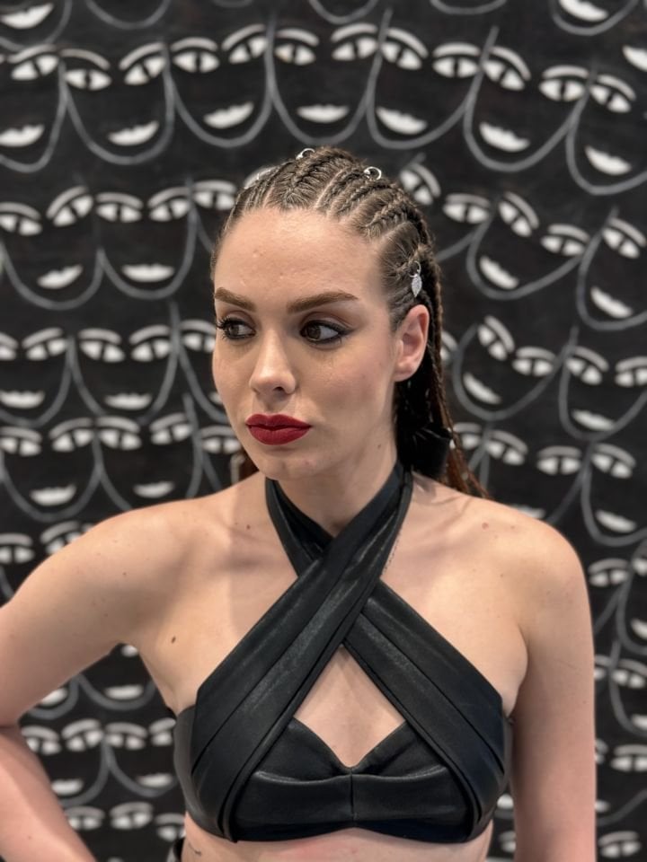 Camicetta corta aderente con scollo all'americana dal design speciale Nera - 34